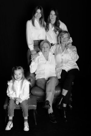 animica-family-portraits-five-generations-of-women-photographer-barbara-pigazzi-venezia-giudecca6