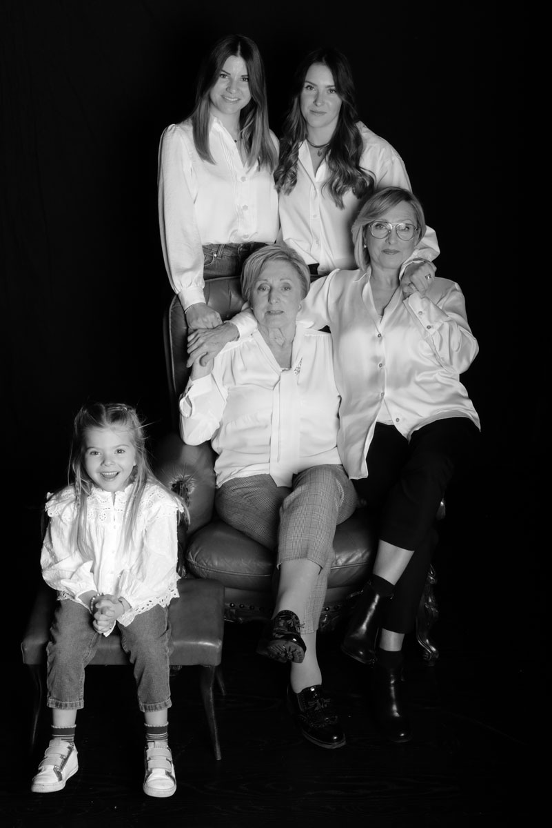 animica ritratti di famiglia - cinque generazioni di donne - fotografa barbara pigazzi - venezia giudecca