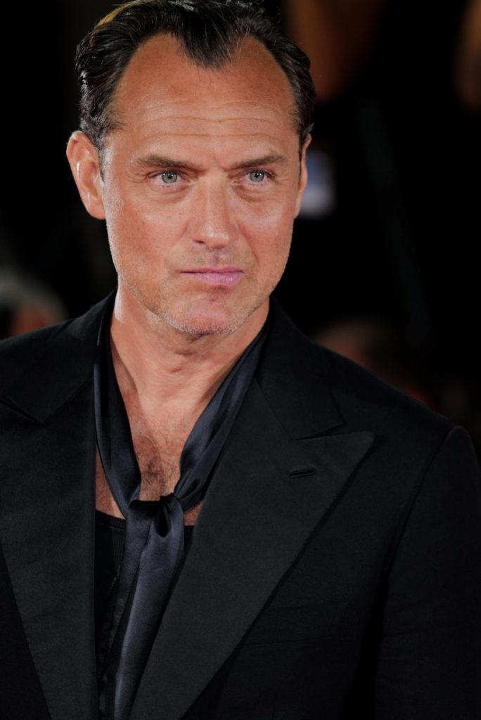 jude-law-venice-film-festival-2024-04