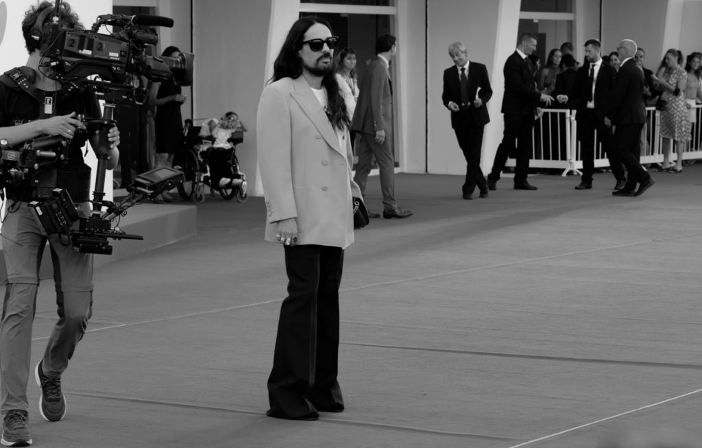 alessandro-michele-stilista-gucci-2022-venice-film-festival-79-studio.animica-venice-01