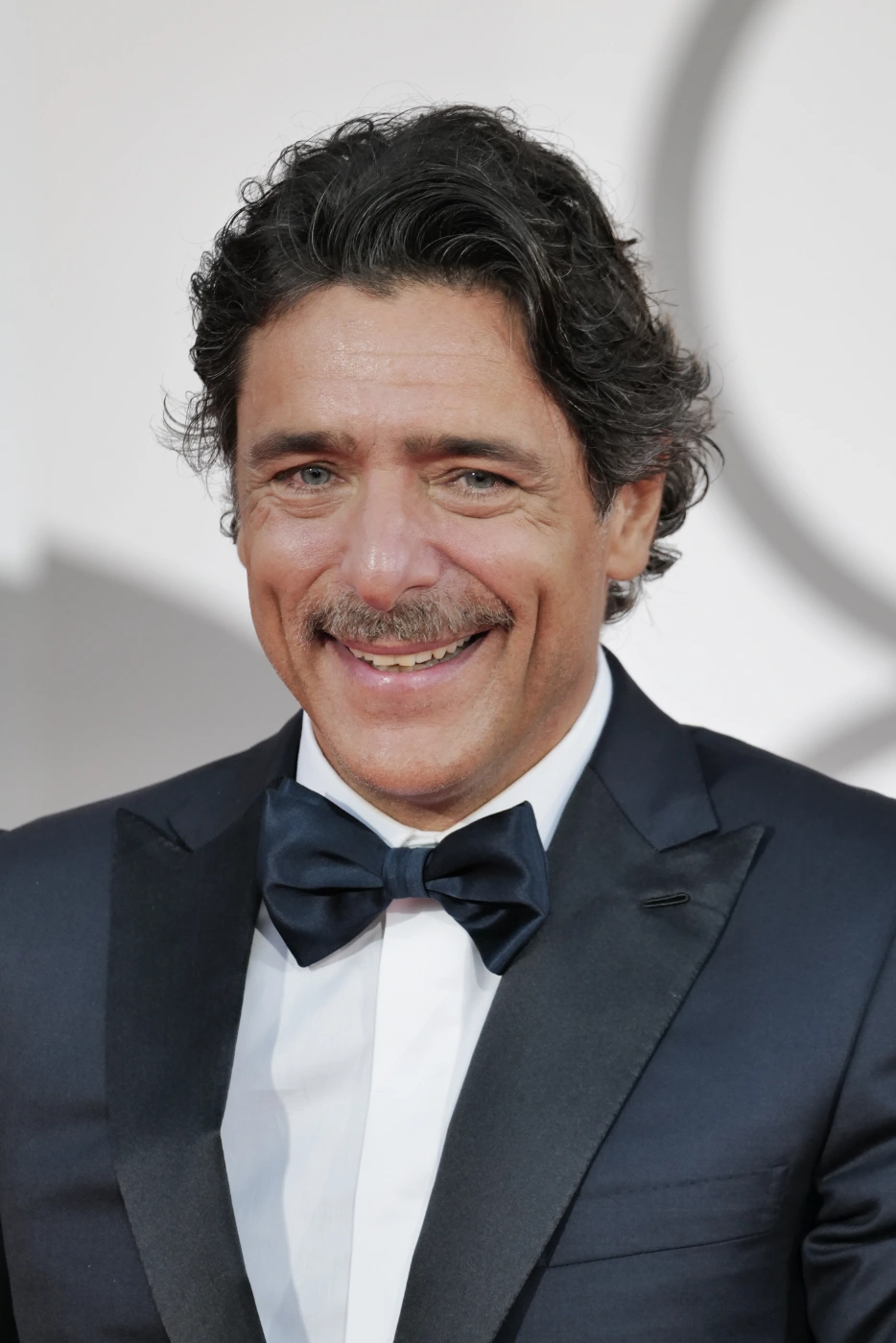 Adriano Giannini bright smile portrait in bow tie, Venice Film Festival 2026 – Ph. Barbara Pigazzi, Studio Animica