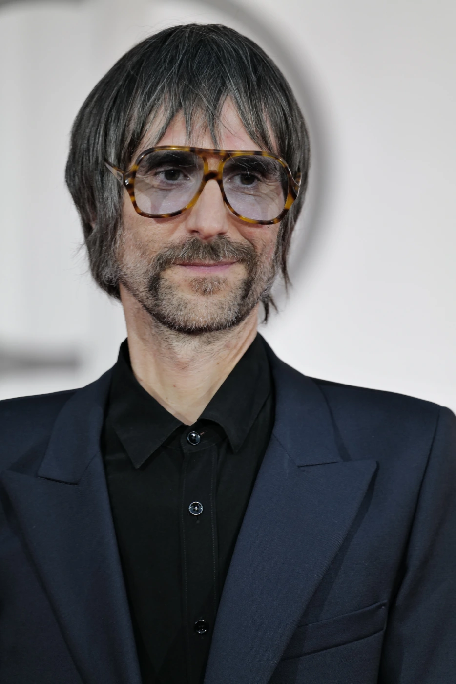 Francesco Bianconi of Baustelle close-up on the red carpet at Venice Film Festival 2026, Ph. Barbara Pigazzi, Studio Animica