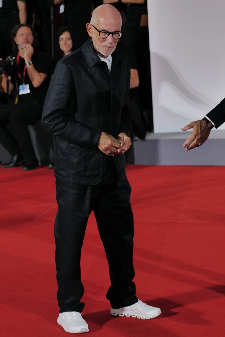 Gabriele Salvatores greeting fans on the red carpet at Venice Film Festival 2026, Ph. Barbara Pigazzi, Studio Animica
