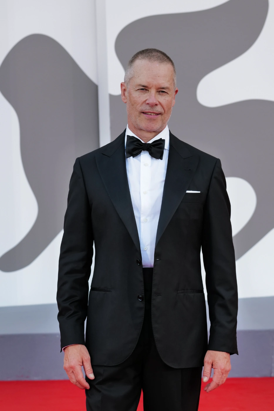 Guy Pearce portrait in tuxedo at Venice Film Festival 2026, Ph. Barbara Pigazzi, Studio Animica