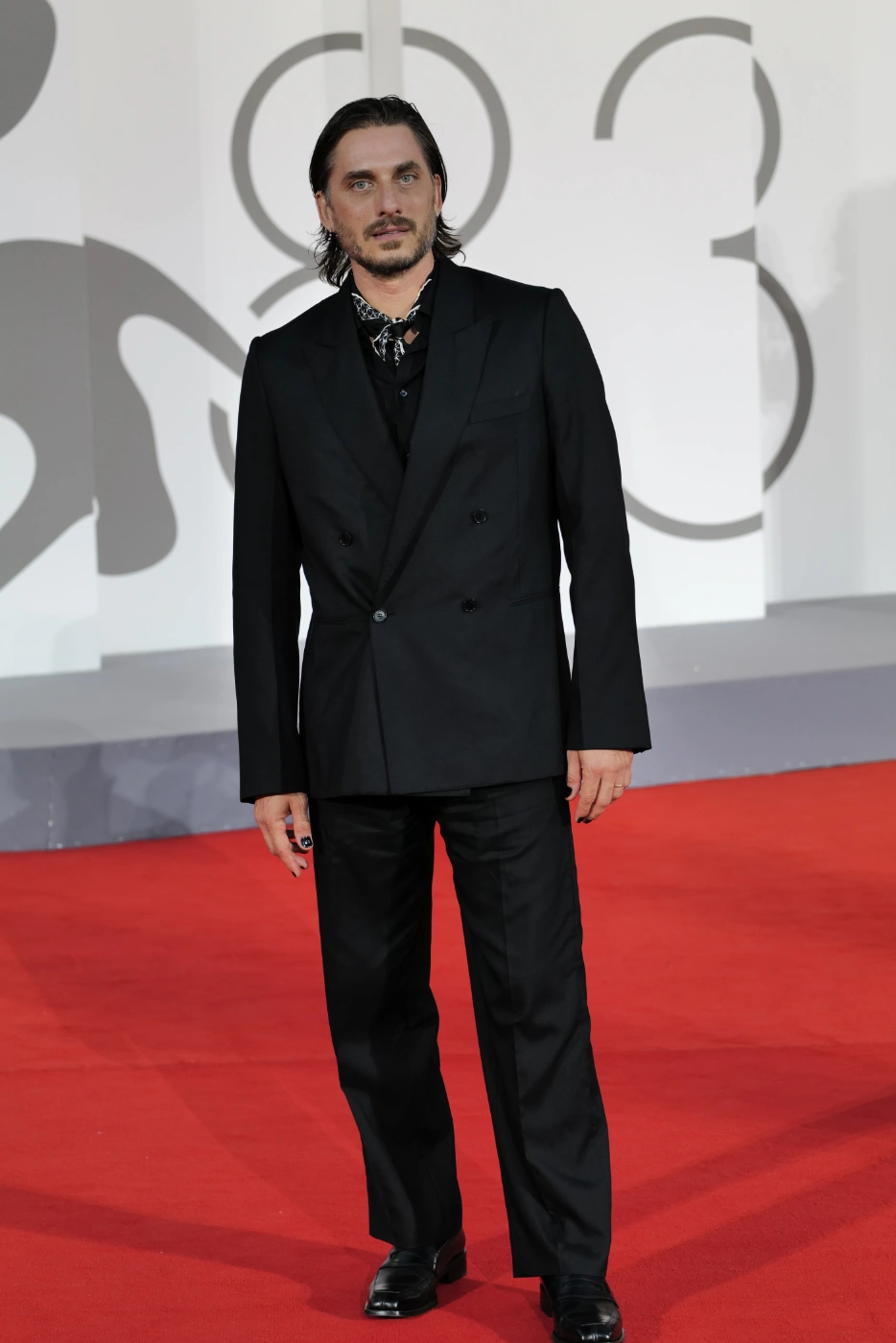 Luca Marinelli in black suit on the red carpet at Venice Film Festival 2026, Ph. Barbara Pigazzi, Studio Animica