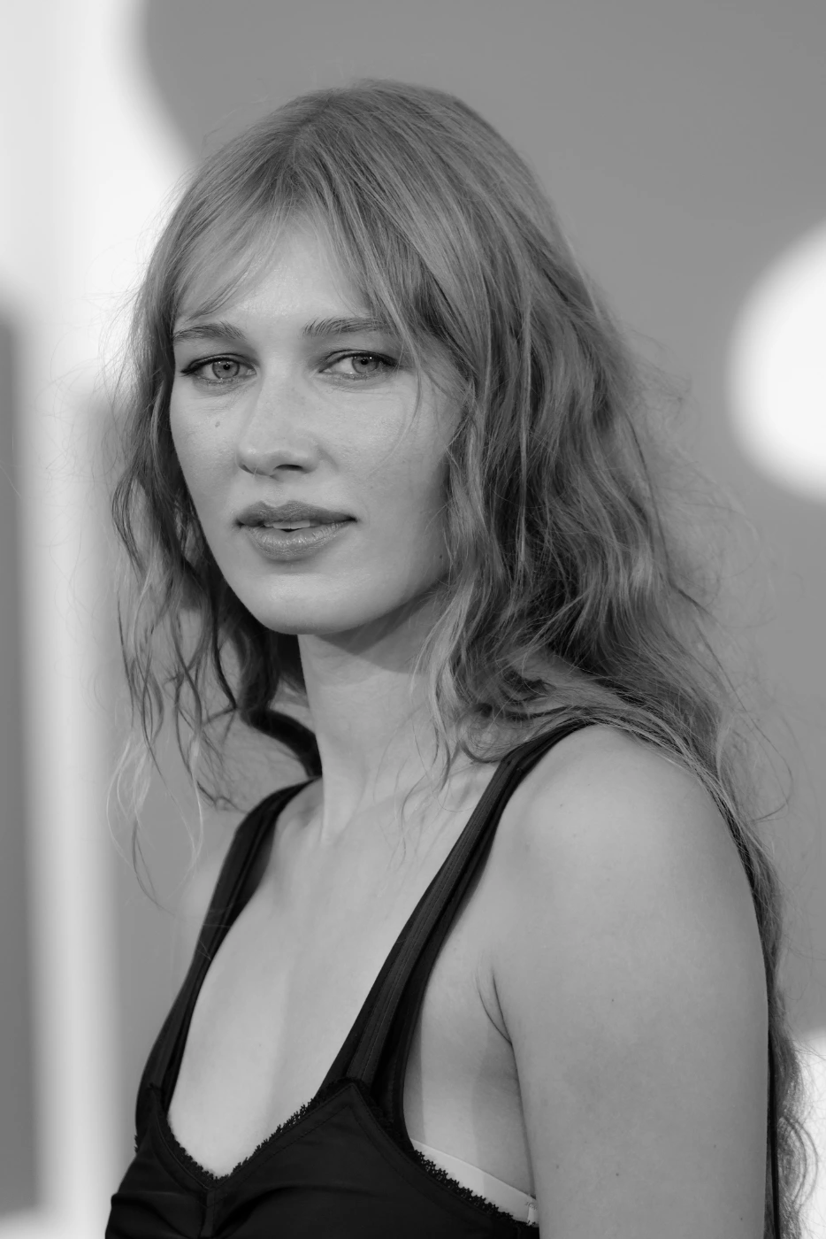 Melina Åkerman black and white close-up portrait, Venice Film Festival 2026 – Ph. Barbara Pigazzi, Studio Animica