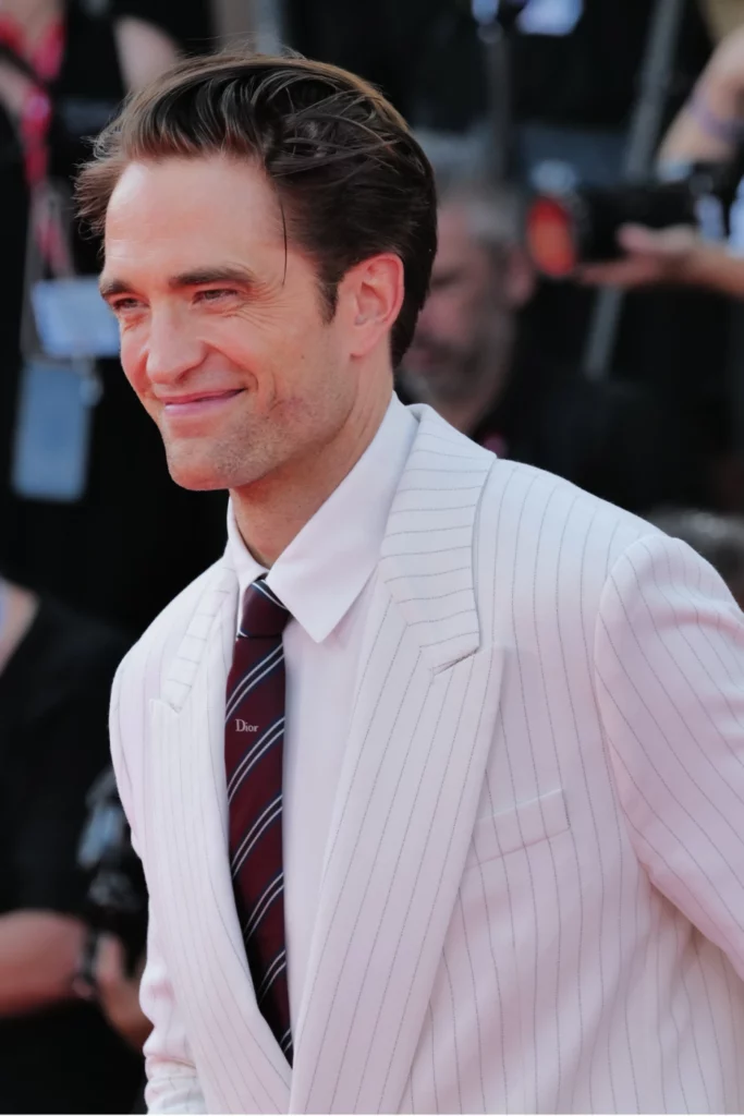 Robert Pattinson smiling in Dior suit, Venice Film Festival 2026 – Ph. Barbara Pigazzi, Studio Animica