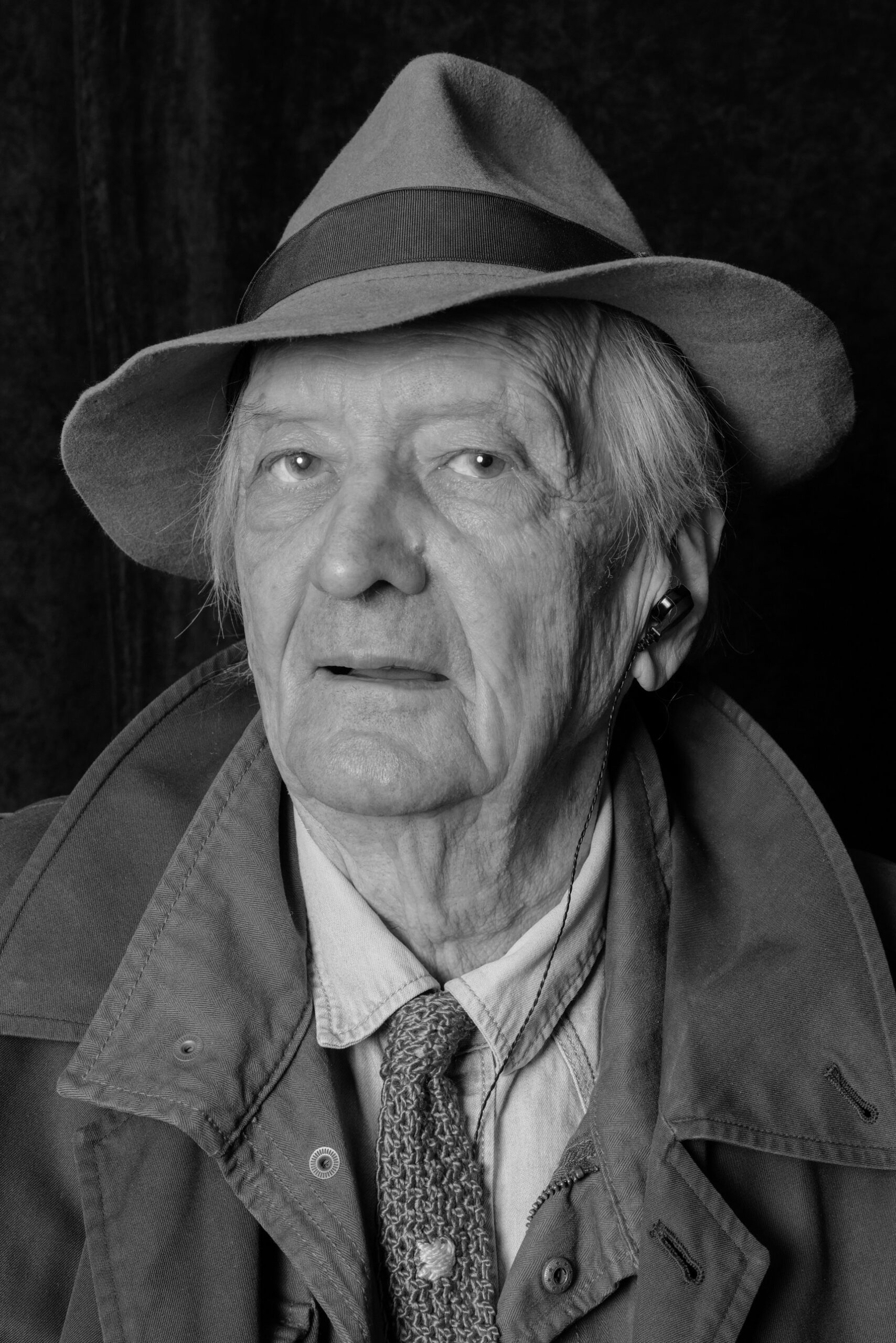 Black-and-white author’s portrait of photographer Italo Zannier wearing a felt hat, by Barbara Pigazzi